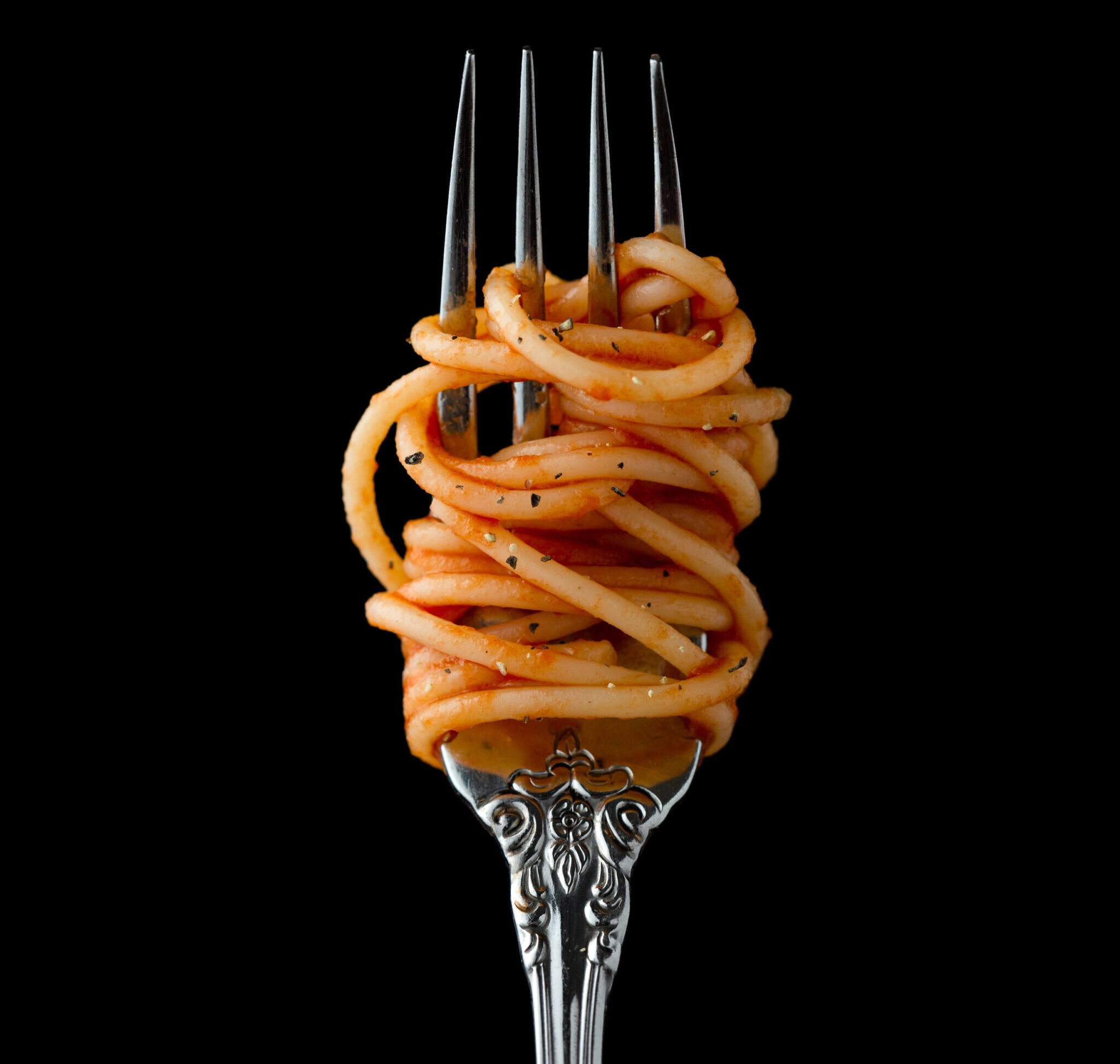 Spaghetti-in-pomodoro-sauce-on-fork-Photo-by-Mae-Mu-on-Unsplash