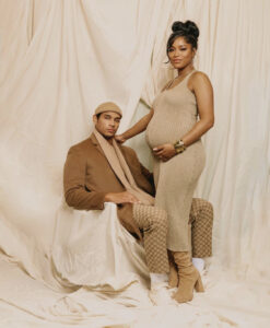 Keke Palmer and boyfriend (Darius Jackson) pose for pregnancy shoot. 