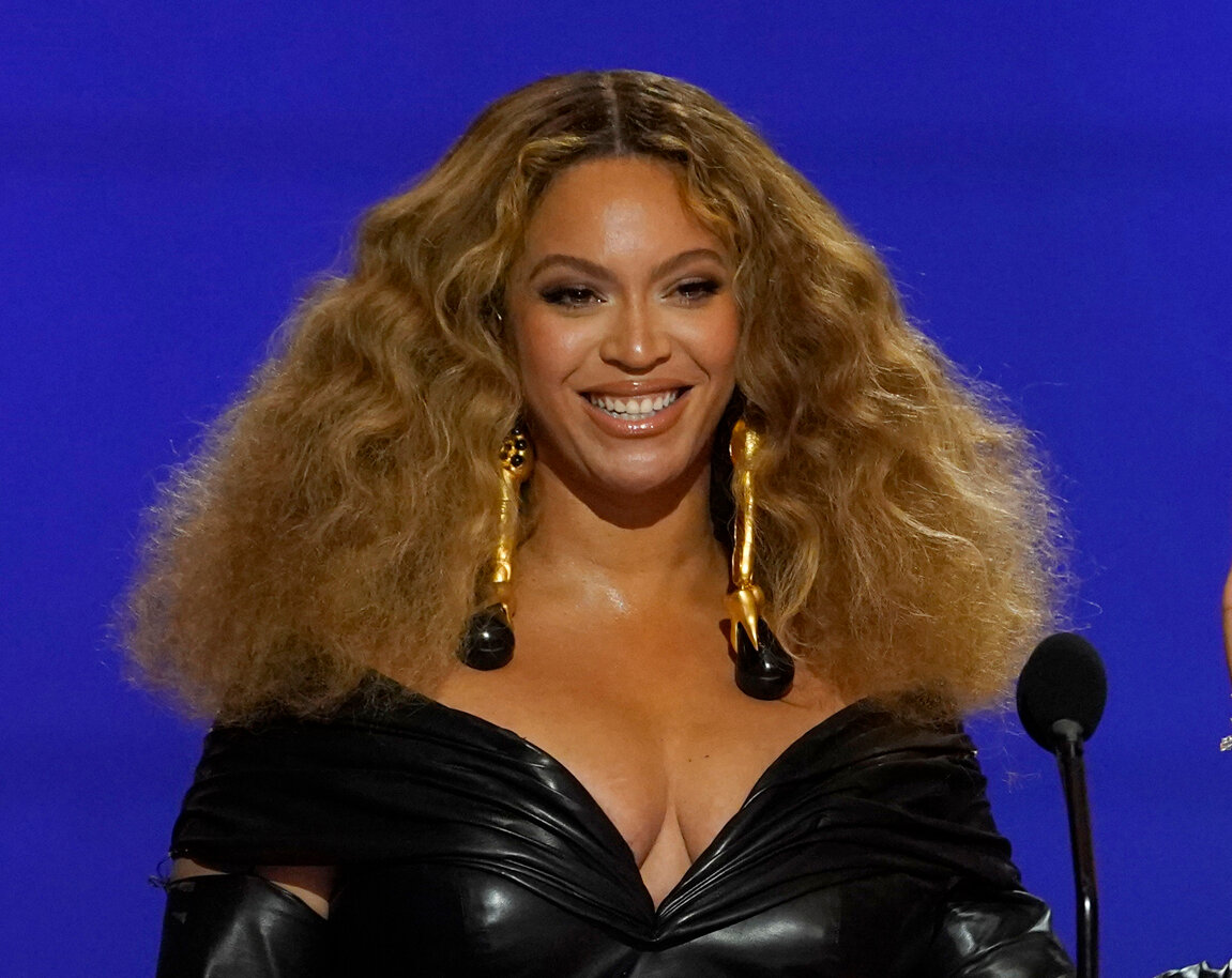 03grammys-walkup-bey-swap-tqfh-superJumbo