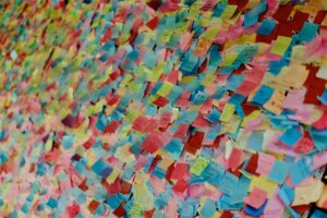 A bunch of sticky notes on a board. (Credit: Paolo Chiabrando-via Unsplash)