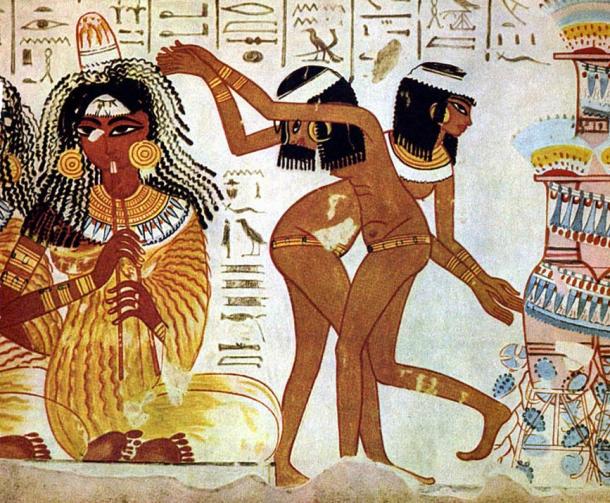 A hyroglific showcasing ancient wig makers as part of a story on the history of wigs. (Credit: Ancient Origins | InClub Magazine does not claim ownership of this image.)